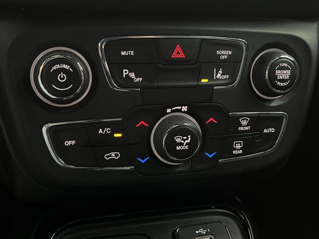 Vehicle image 31 of 34