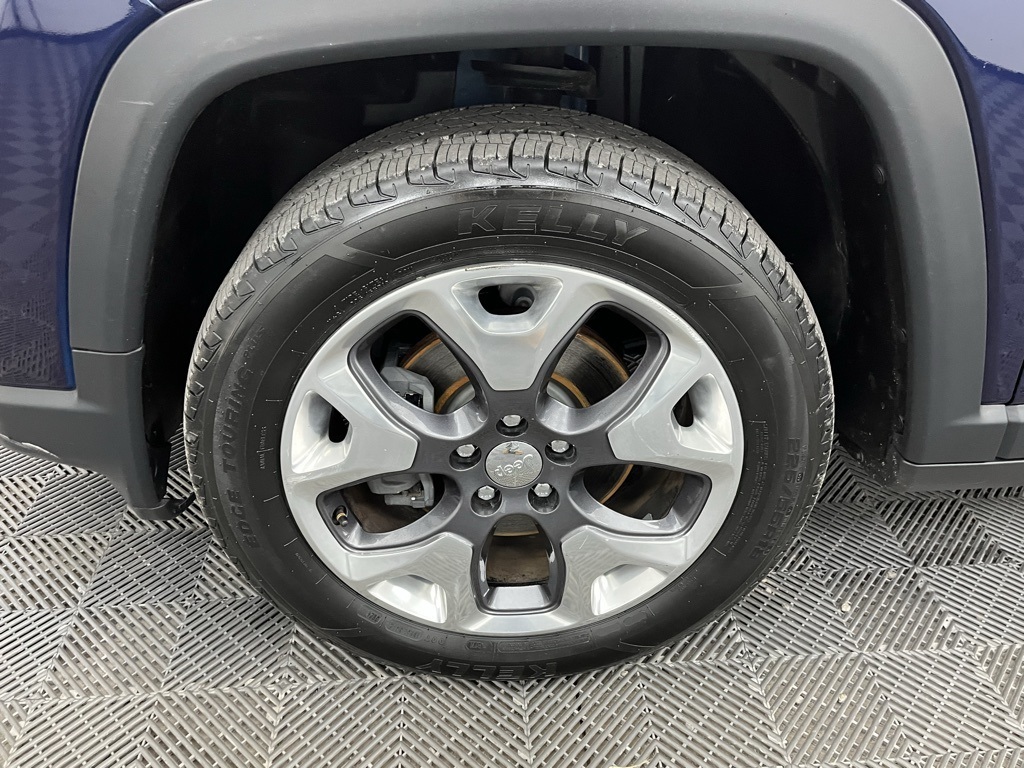 Vehicle image 16 of 34