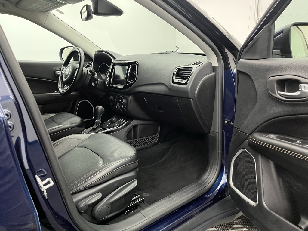 Vehicle image 20 of 34