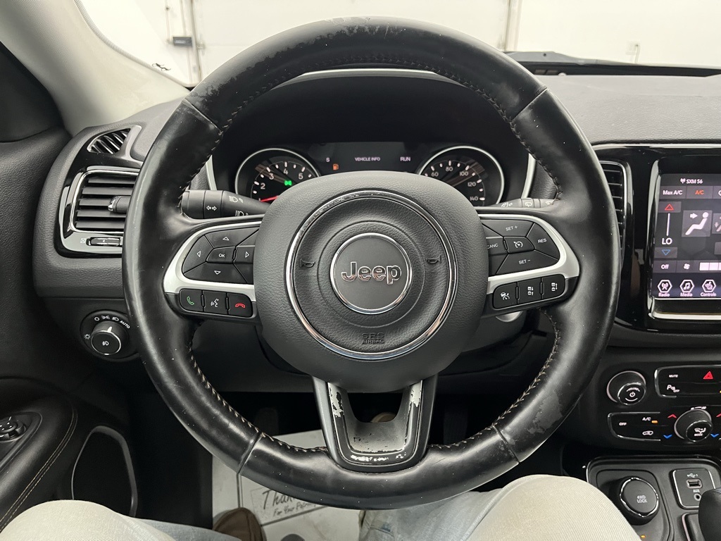 Vehicle image 27 of 34