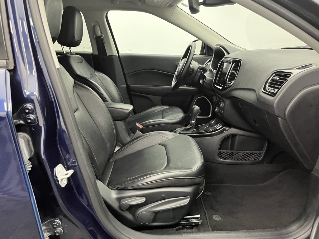Vehicle image 21 of 34