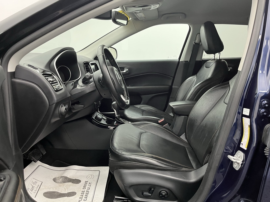 Vehicle image 18 of 34