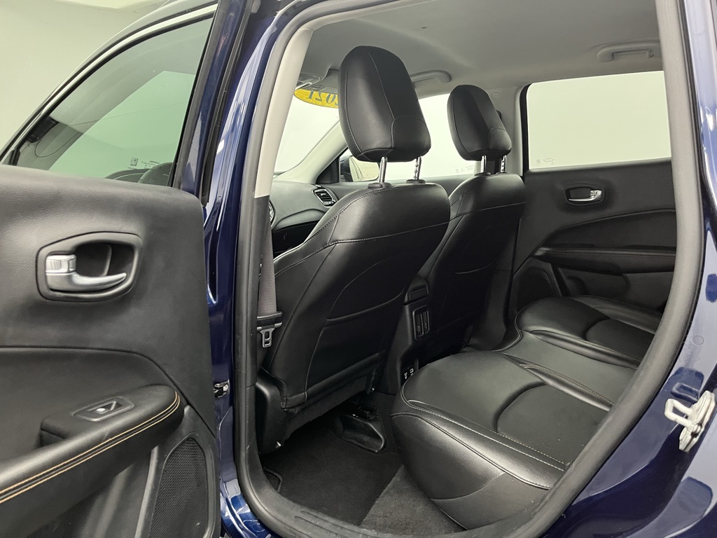 Vehicle image 25 of 34