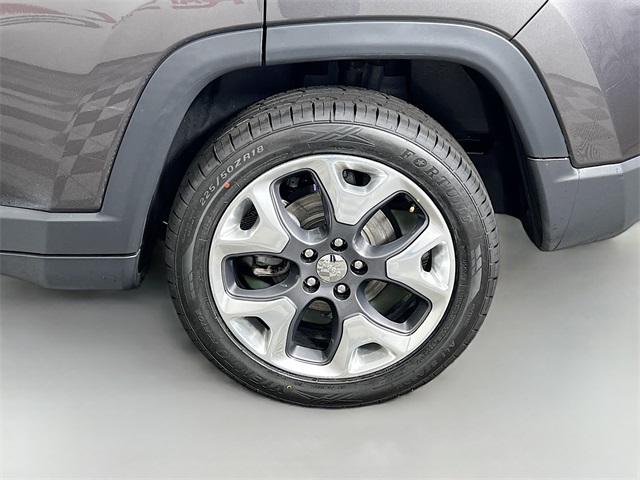 Vehicle image 36 of 41