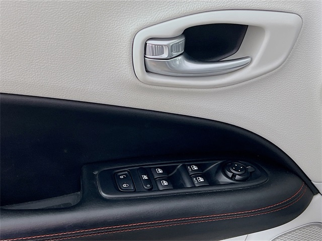 Vehicle image 9 of 41