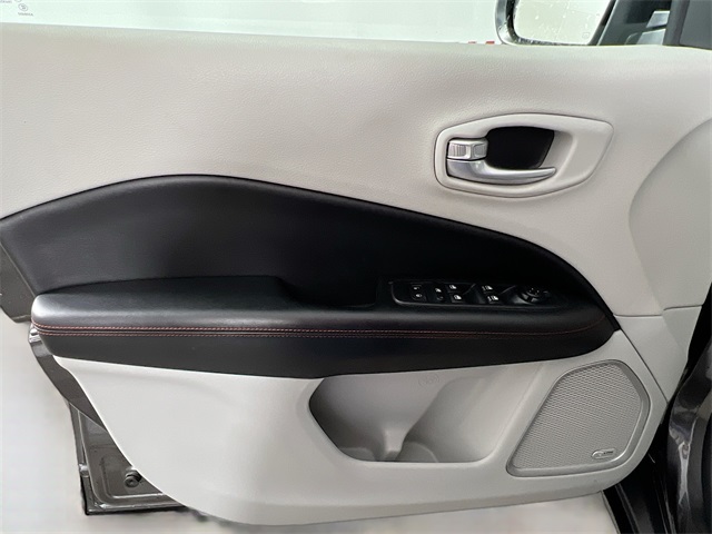 Vehicle image 31 of 41