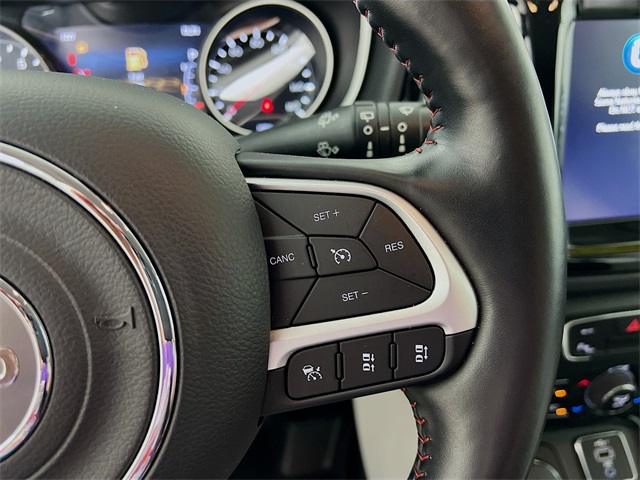 Vehicle image 33 of 41