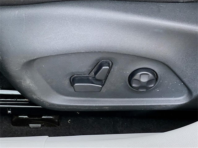 Vehicle image 11 of 41