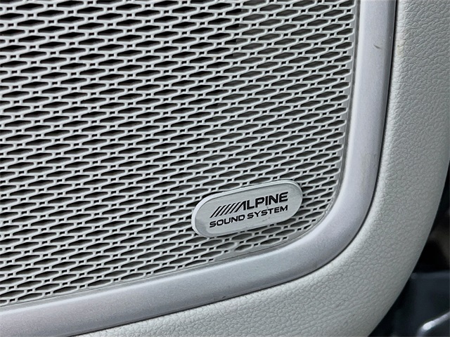 Vehicle image 32 of 41