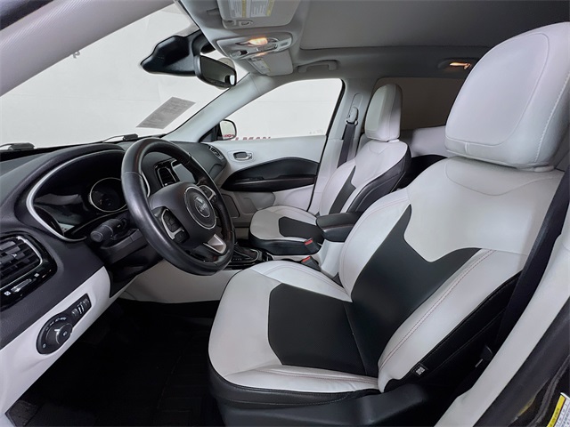 Vehicle image 10 of 41