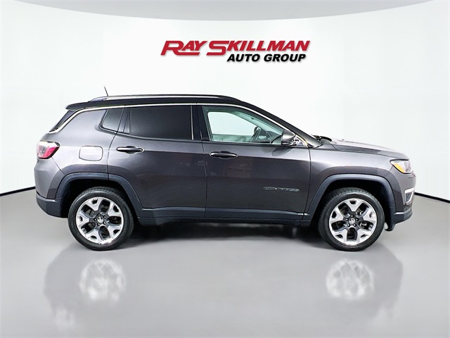 Vehicle image 4 of 41