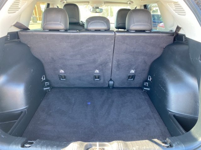 Vehicle image 21 of 33