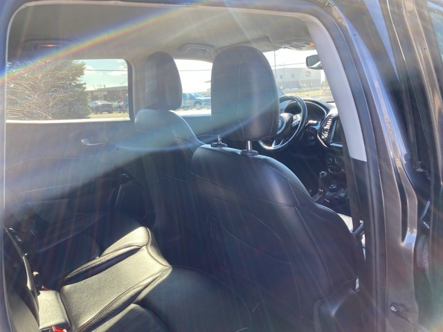 Vehicle image 22 of 33