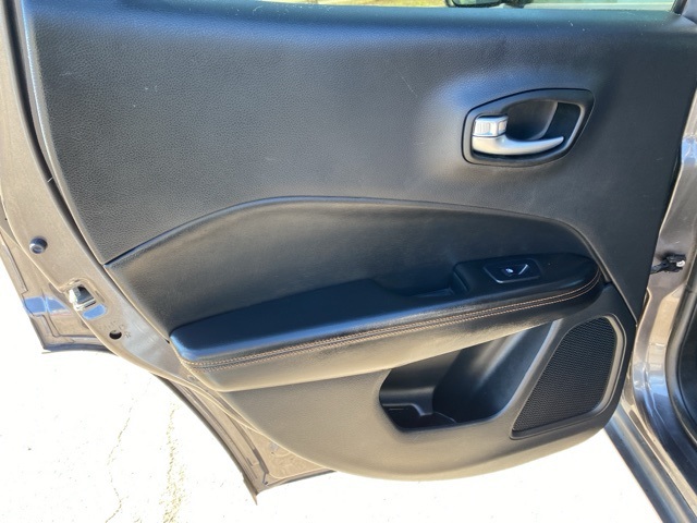 Vehicle image 20 of 33