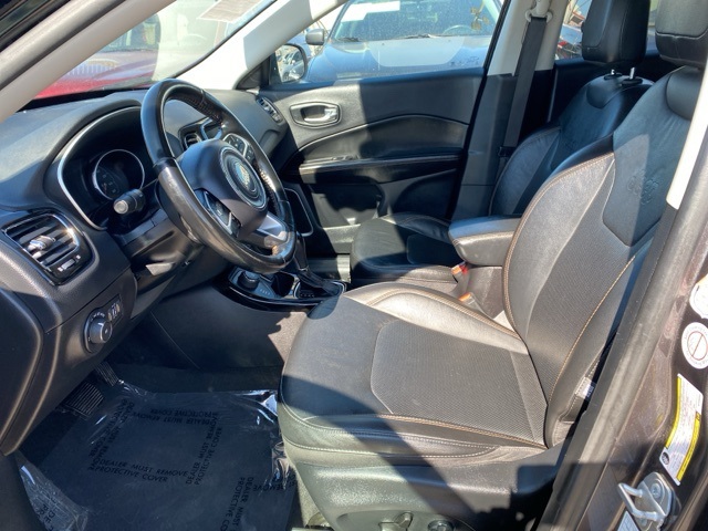 Vehicle image 9 of 33