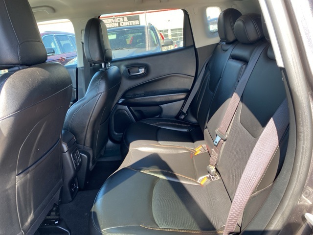 Vehicle image 18 of 33