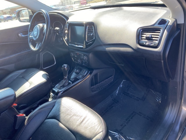 Vehicle image 26 of 33