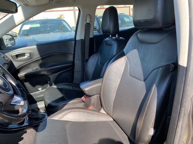 Vehicle image 10 of 33