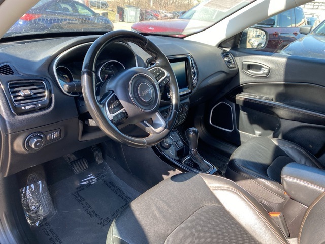 Vehicle image 8 of 33