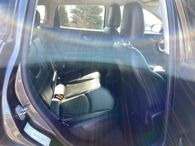 Vehicle image 23 of 33