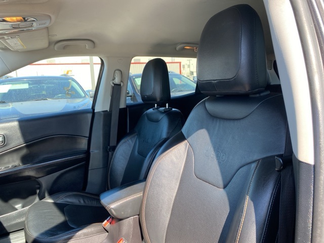 Vehicle image 11 of 33