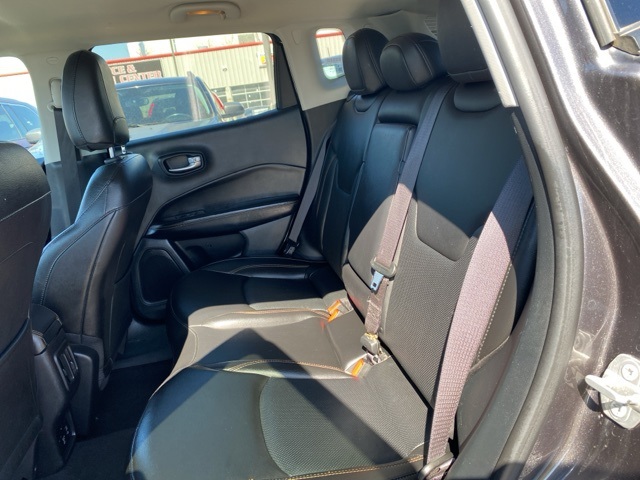 Vehicle image 19 of 33