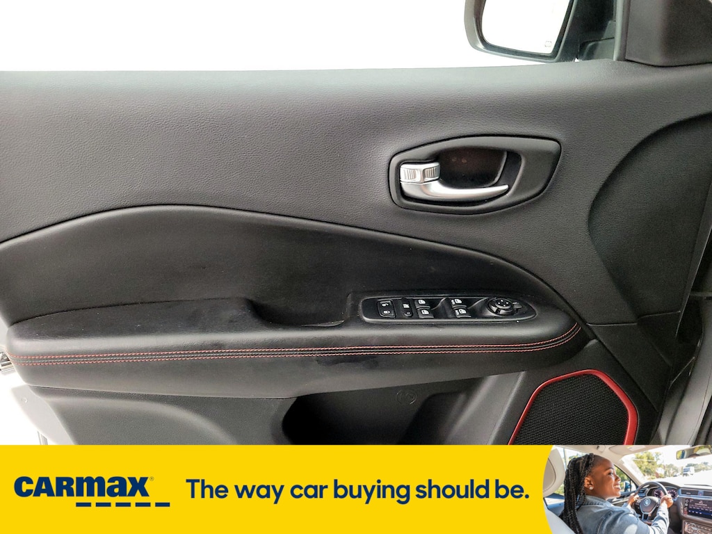 Vehicle image 11 of 27