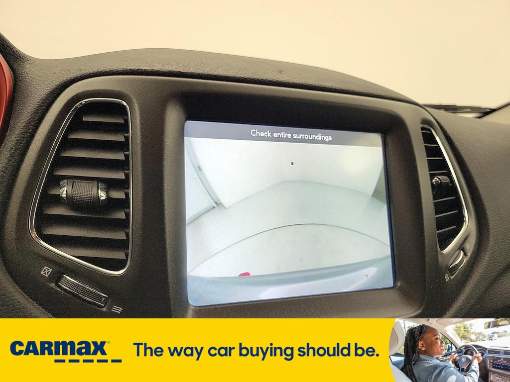 Vehicle image 21 of 27