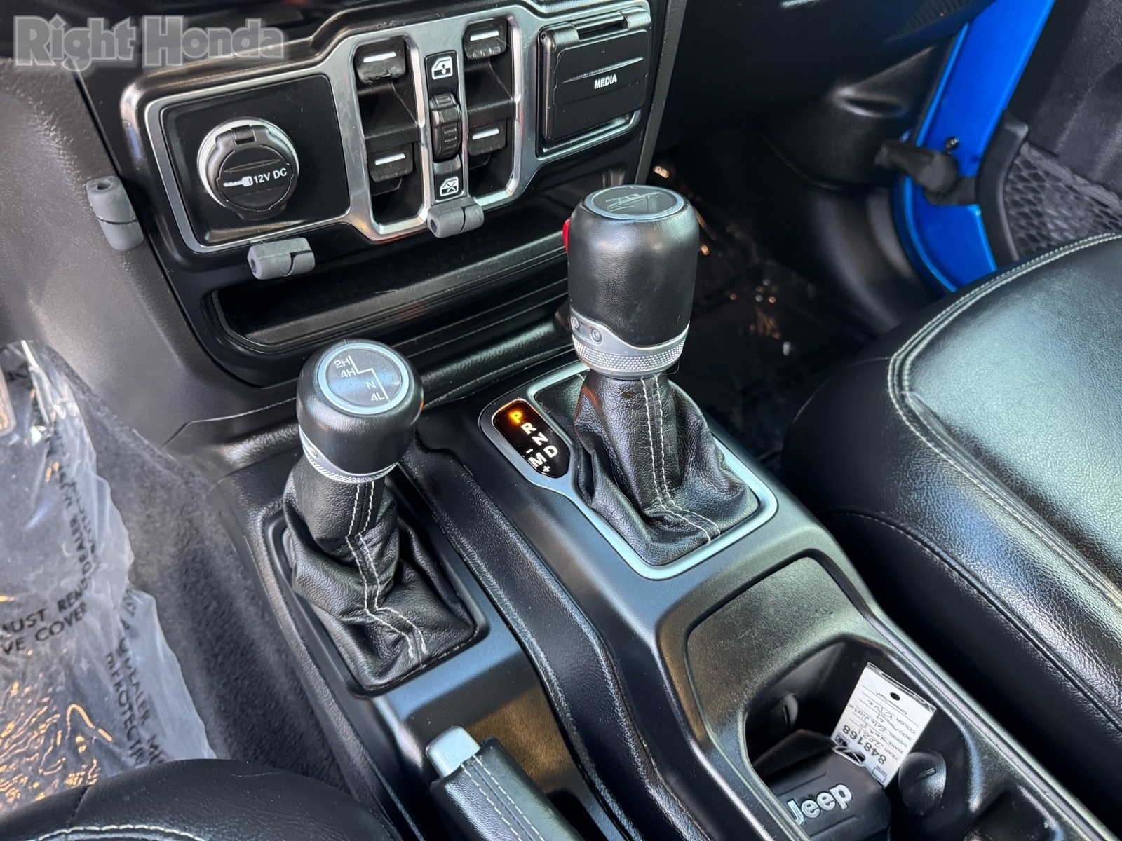 Vehicle image 12 of 28