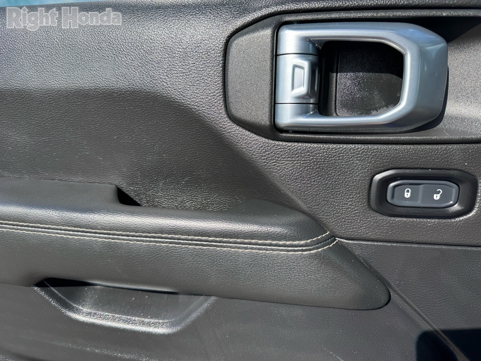 Vehicle image 20 of 28