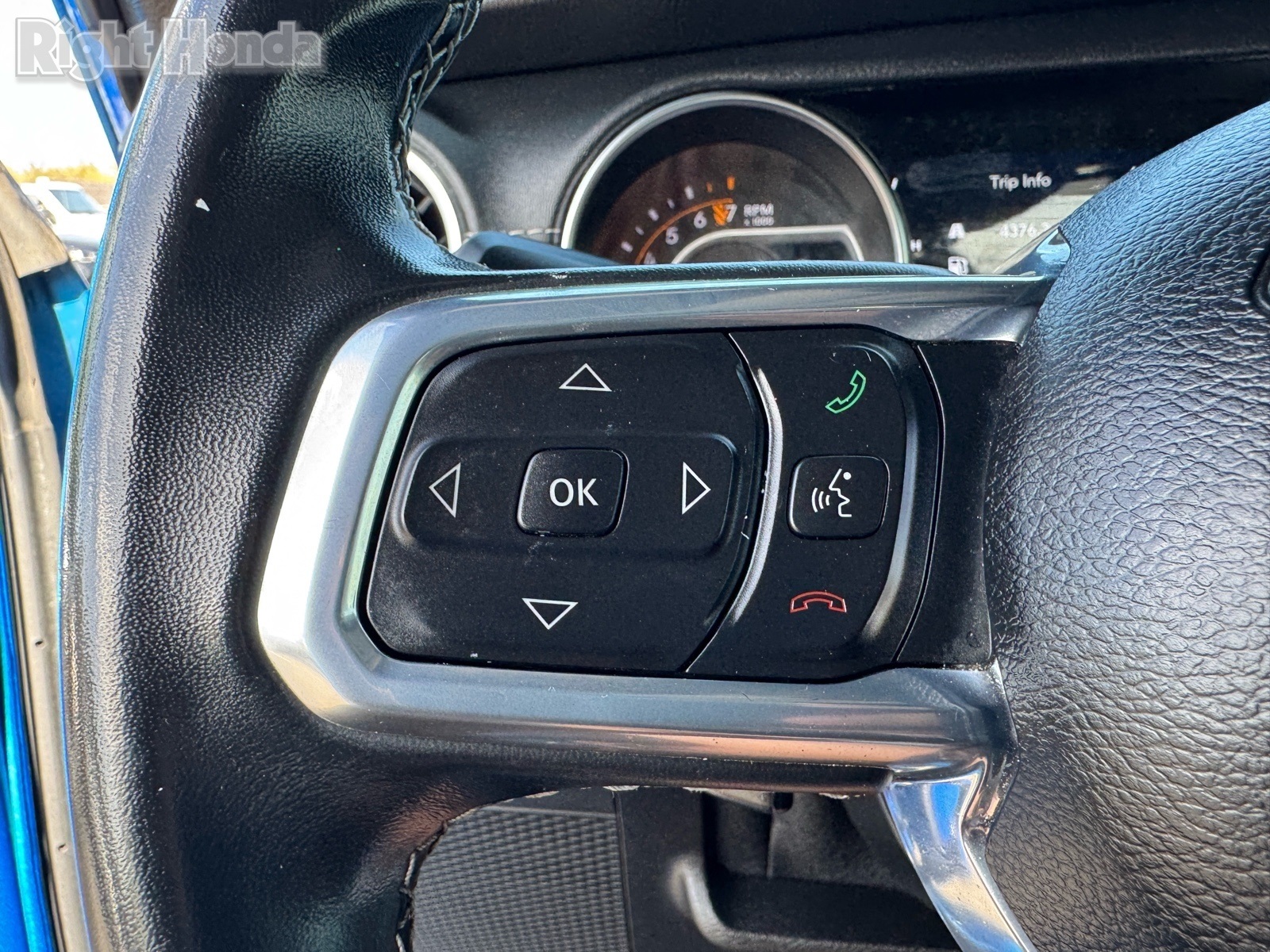 Vehicle image 16 of 28