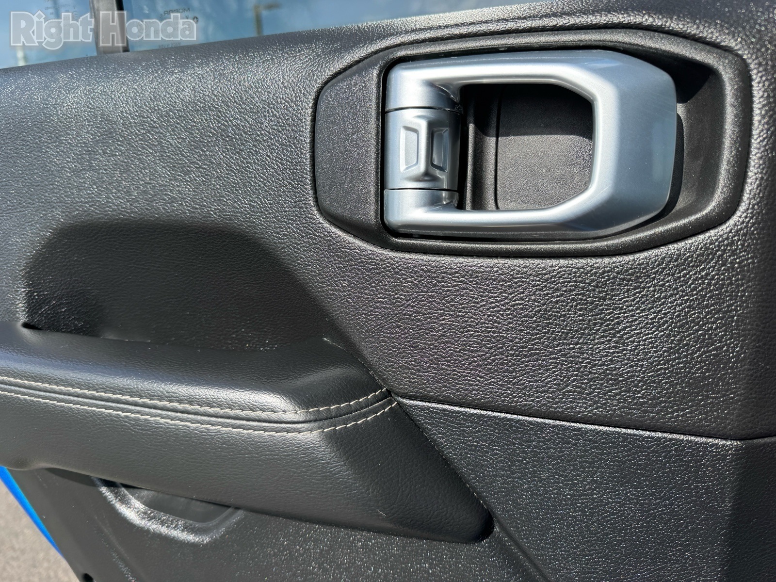Vehicle image 27 of 28