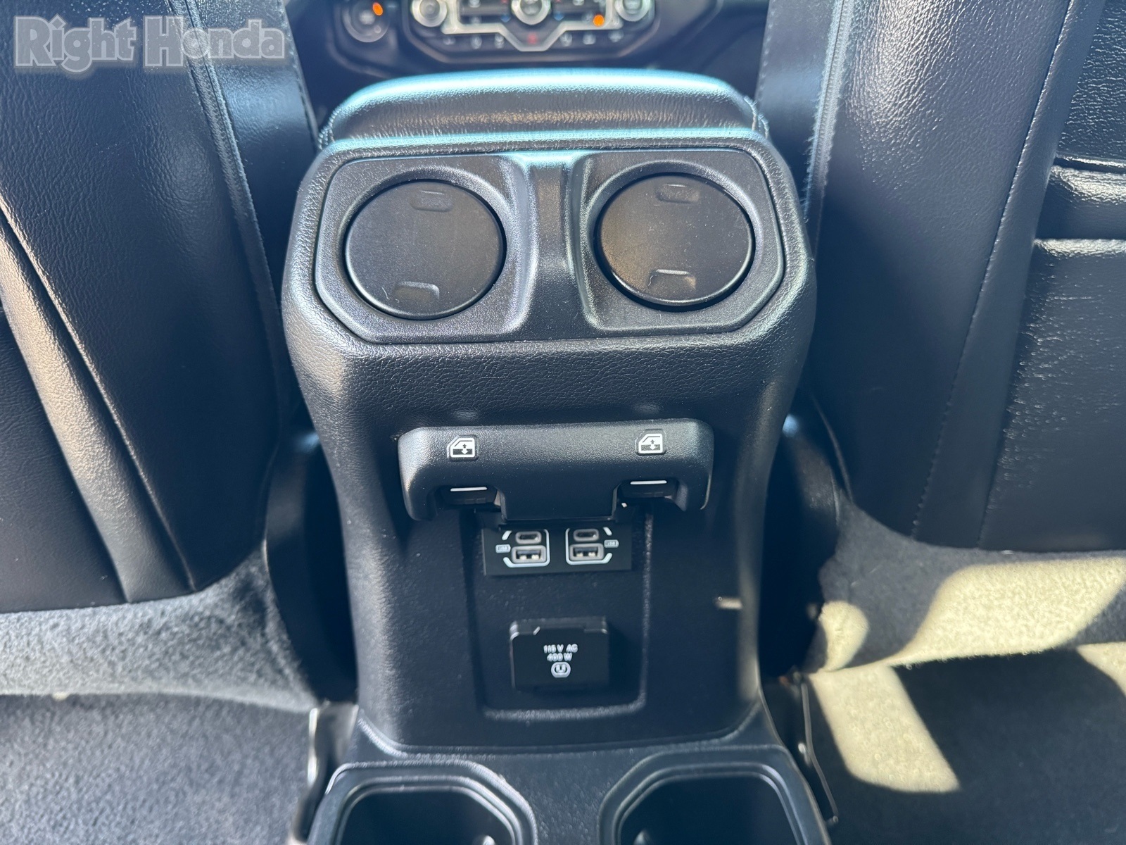 Vehicle image 26 of 28