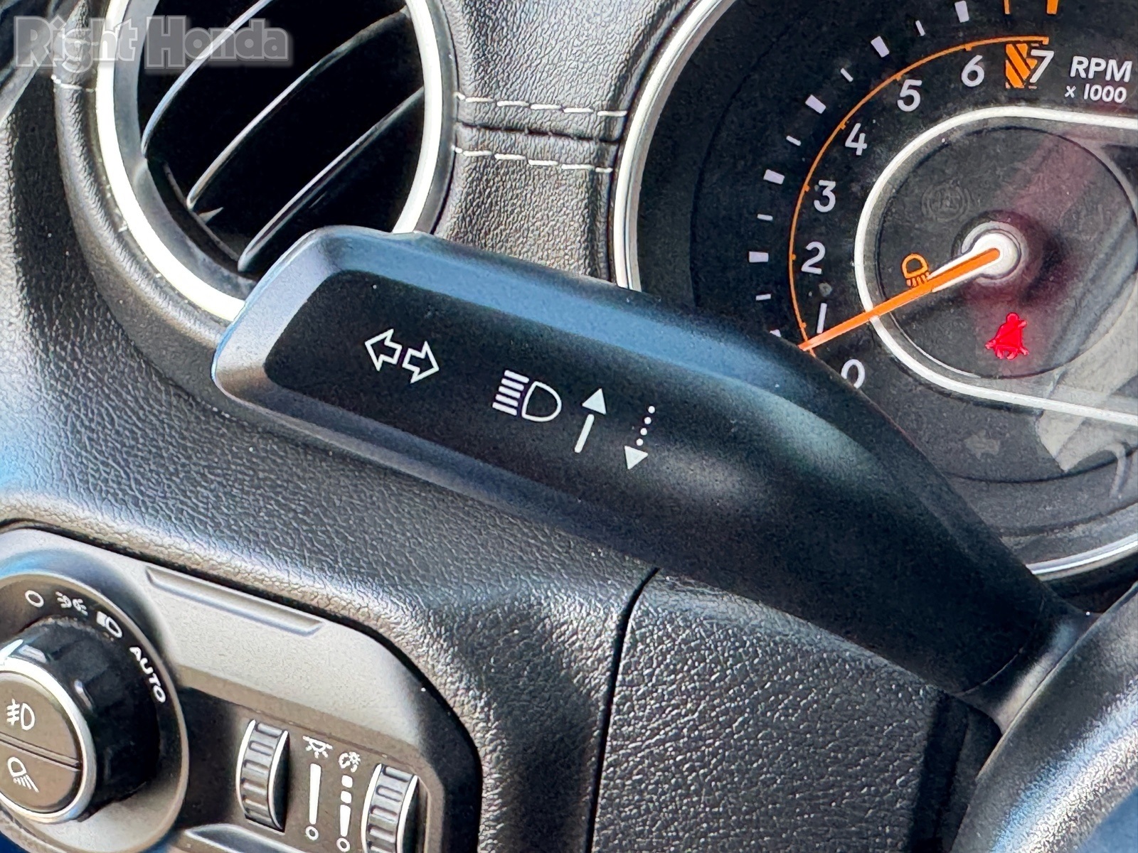 Vehicle image 18 of 28