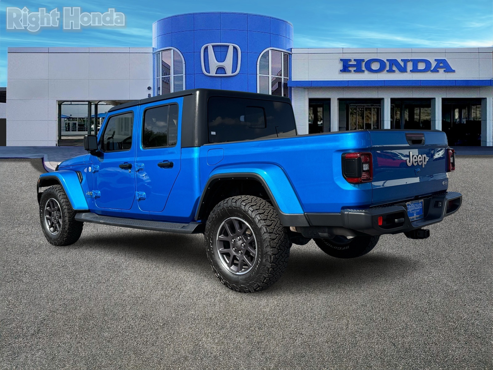 Vehicle image 8 of 28