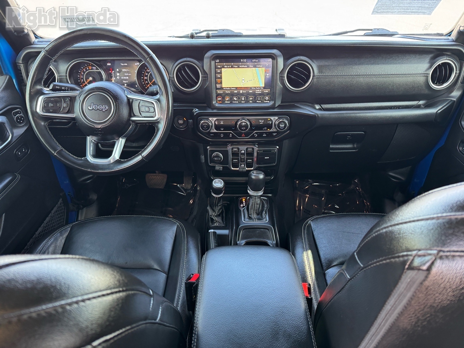 Vehicle image 23 of 28