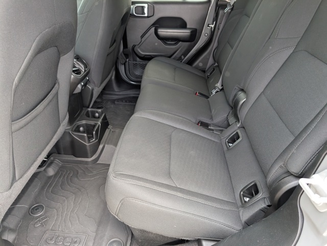 Vehicle image 21 of 30