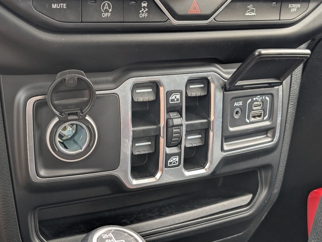 Vehicle image 17 of 30