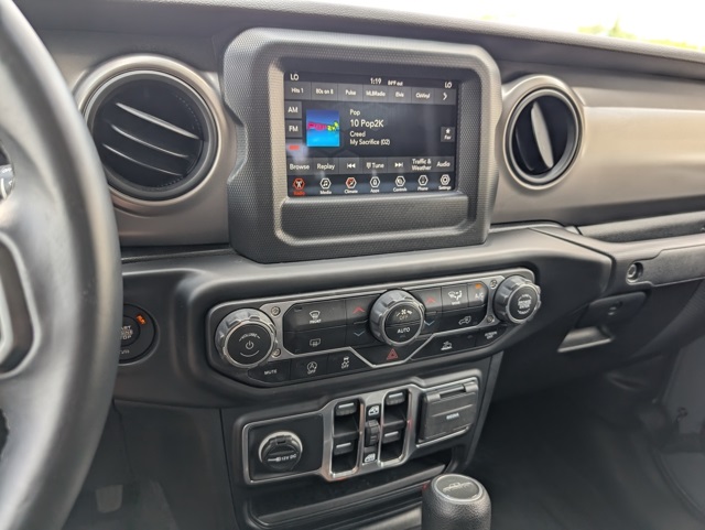Vehicle image 14 of 30