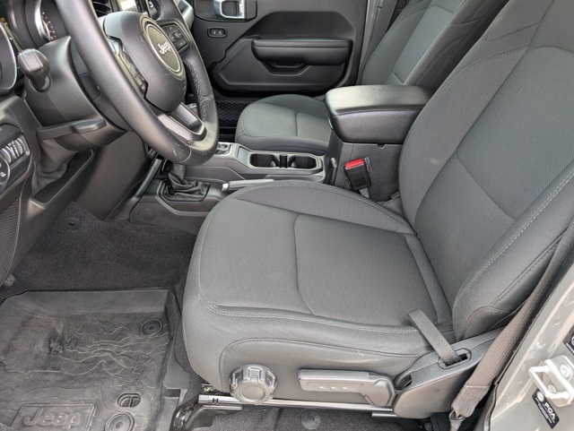 Vehicle image 19 of 30