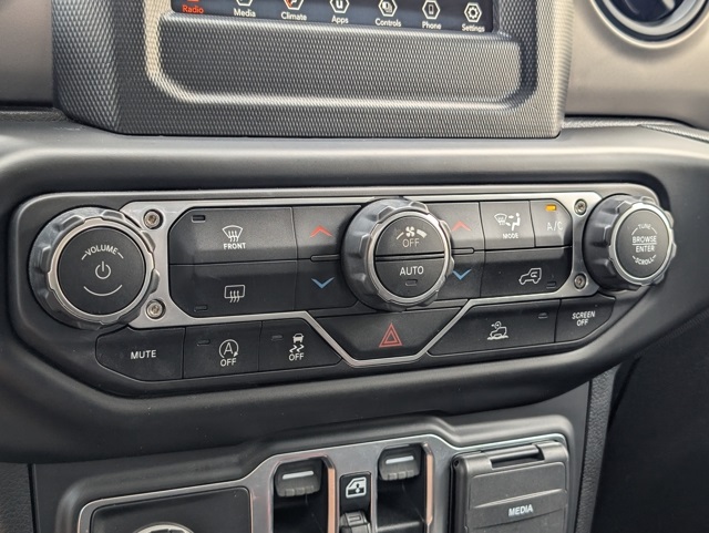 Vehicle image 16 of 30