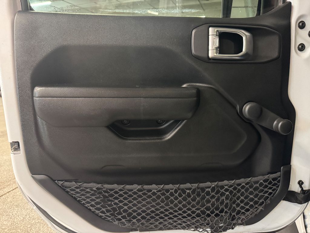 Vehicle image 15 of 26