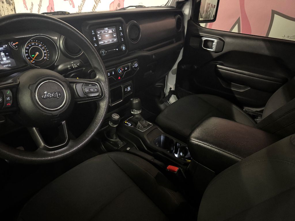 Vehicle image 17 of 26