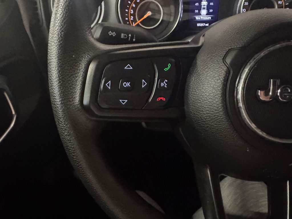 Vehicle image 21 of 26