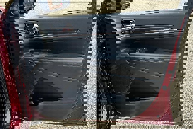 Vehicle image 27 of 39