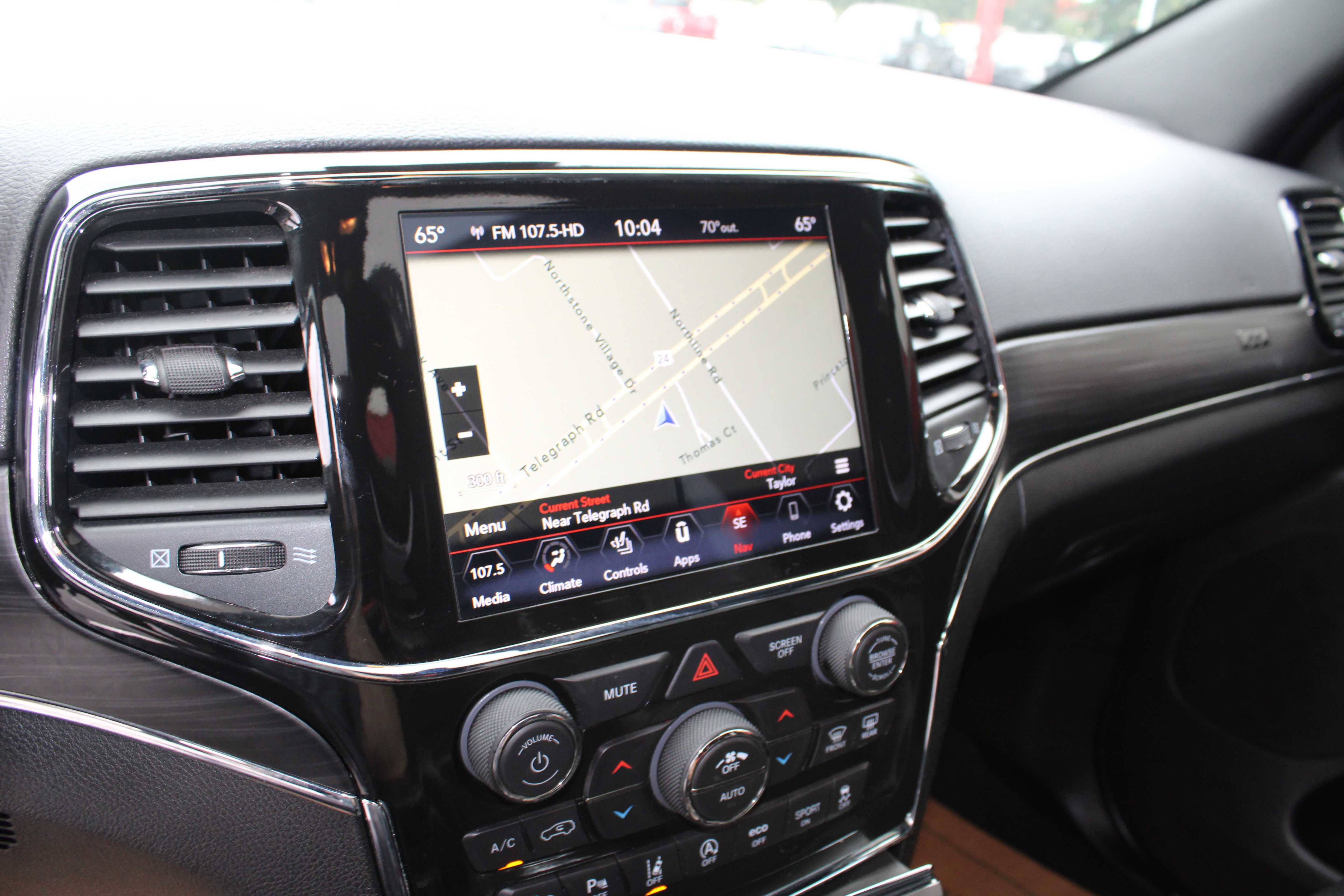 Vehicle image 15 of 26