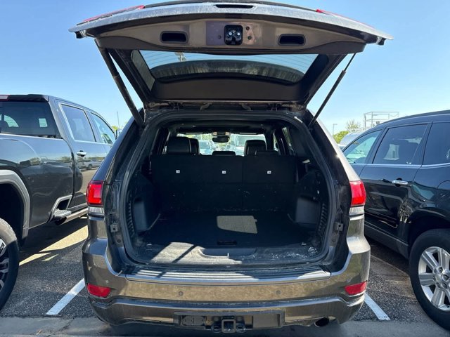 Vehicle image 18 of 42