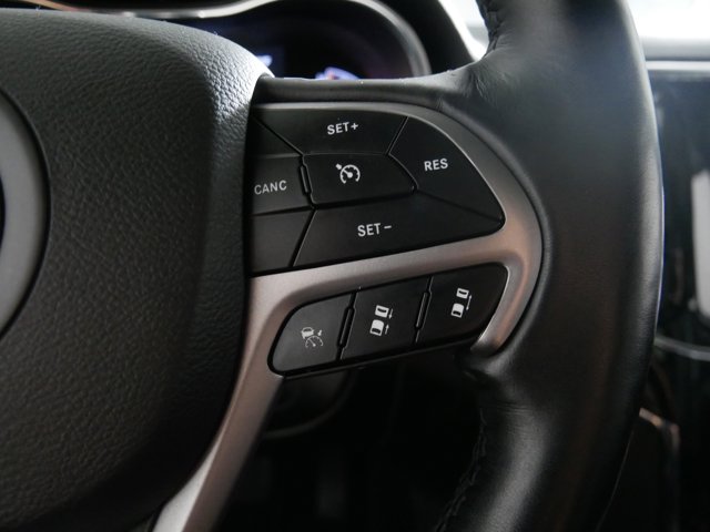 Vehicle image 37 of 42