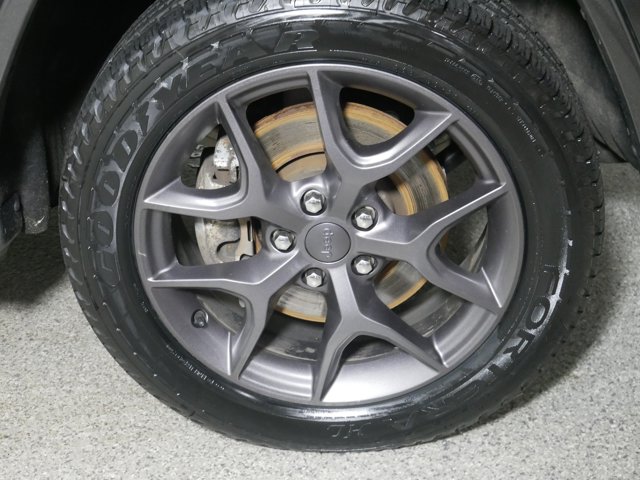 Vehicle image 24 of 42