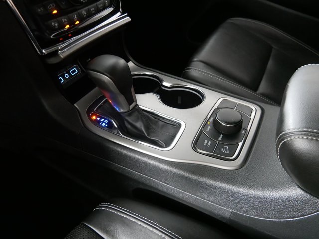 Vehicle image 33 of 42